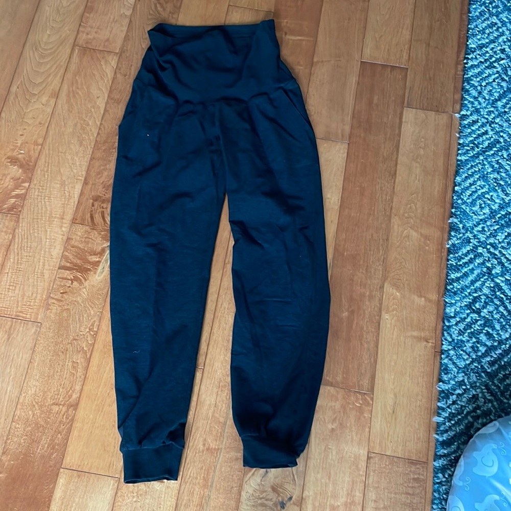 Beyond Yoga Maternity Joggers Black Charcoal size small